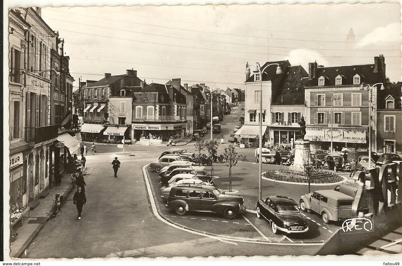 ARGENTON SUR CREUSE - Place De La République Cpsm Pf 13 - Autres & Non Classés