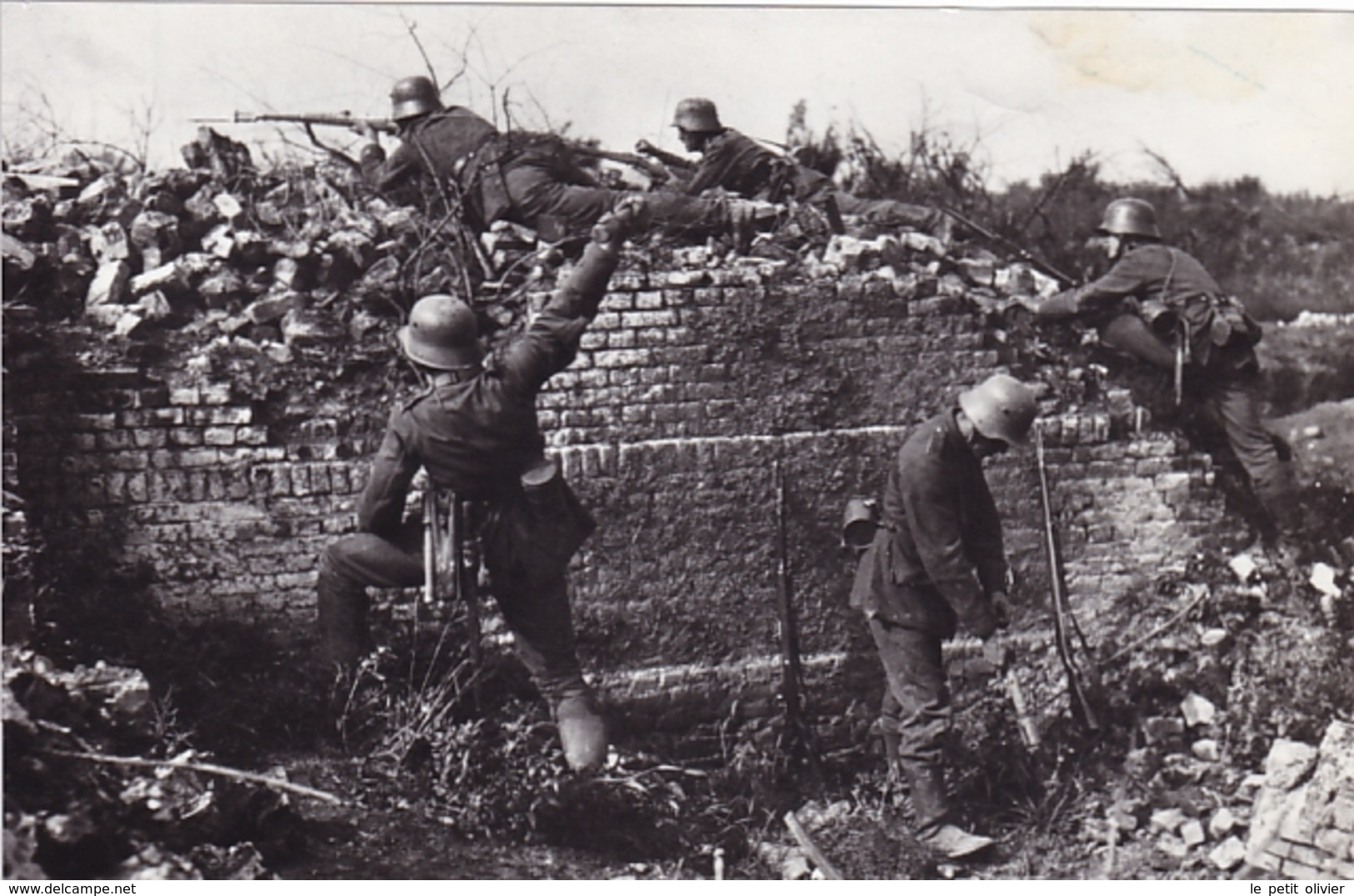 PHOTO DE PRESSE ORIGINALE GUERRE 1914 / 1918  FRANCE SOMMES POSITION ALLEMANDE TIR DE GRENADE - Krieg, Militär