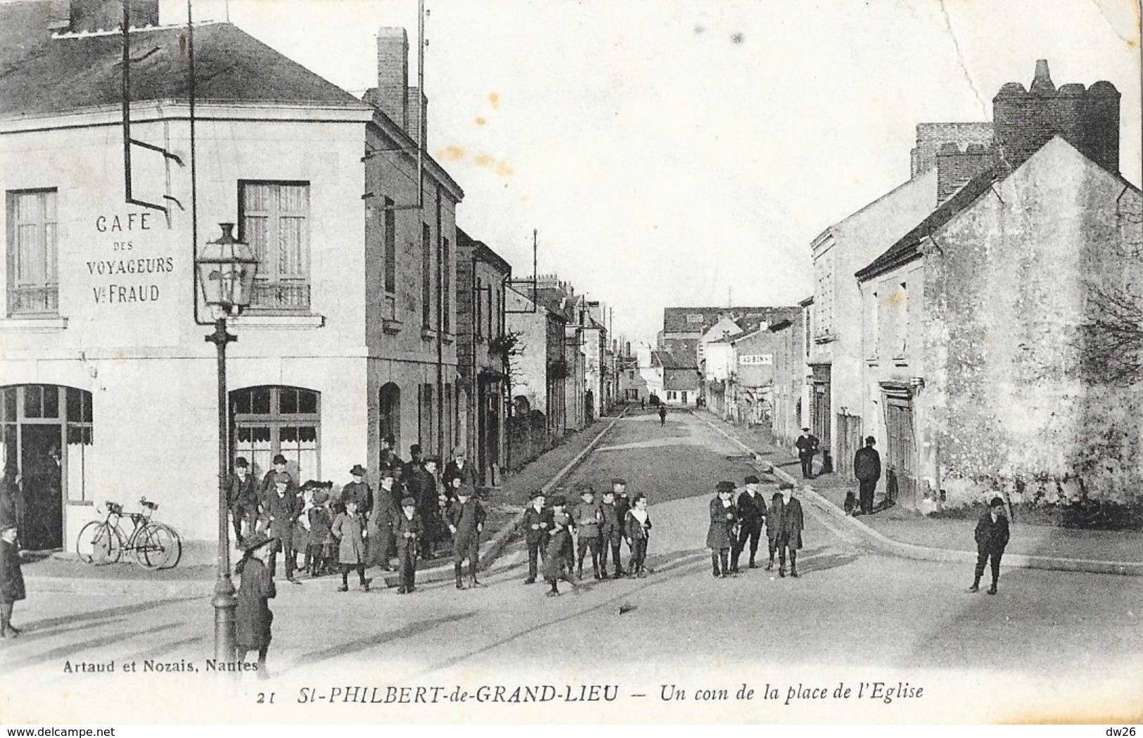 St Saint-Philbert-de-Grand-Lieu - Un Coin De La Place De L'Eglise, Café Des Voyageurs - Edition Artaud Et Nozais - Saint-Philbert-de-Grand-Lieu