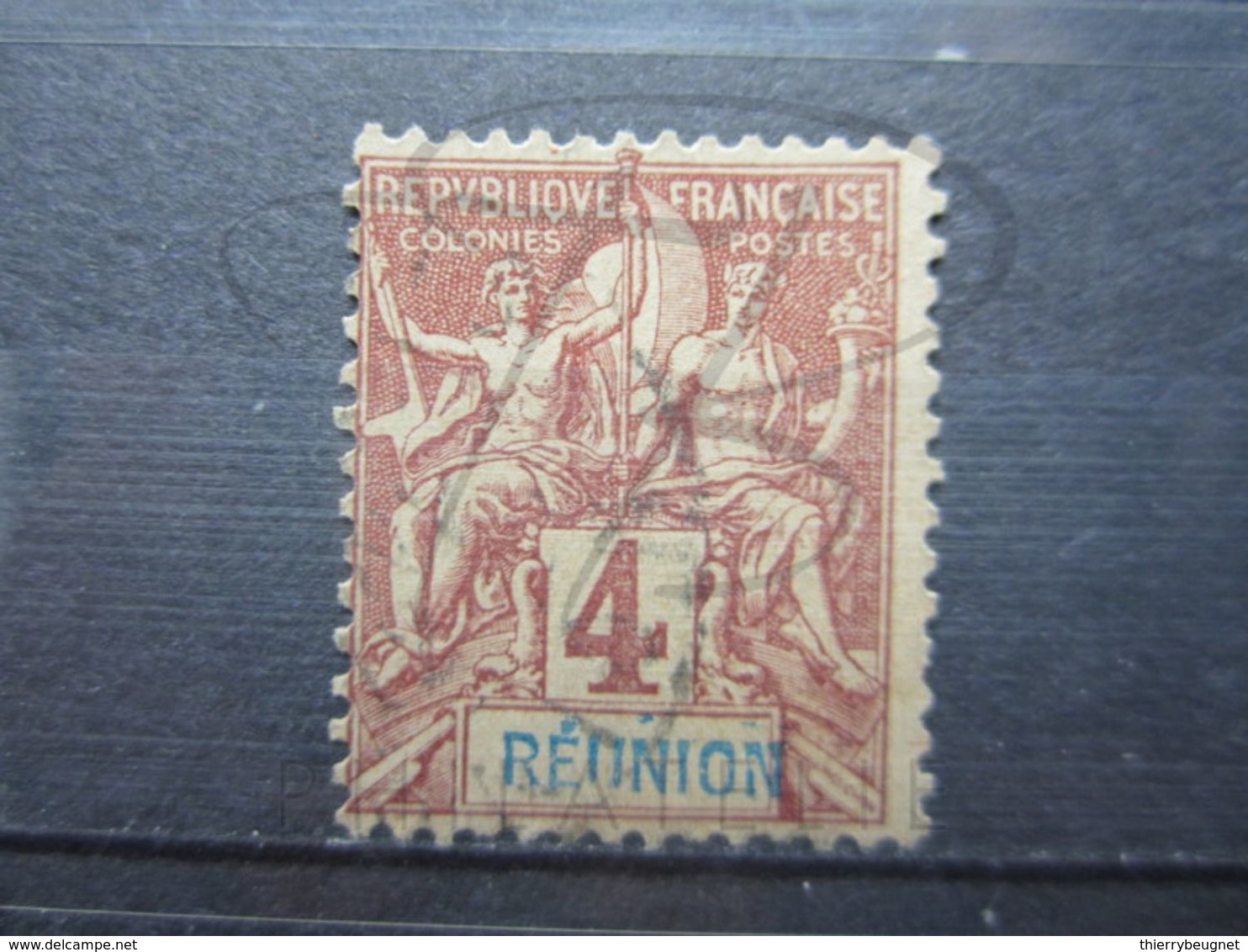 VEND BEAU TIMBRE DE LA REUNION N° 34 , " U " BRISE !!! - Usados