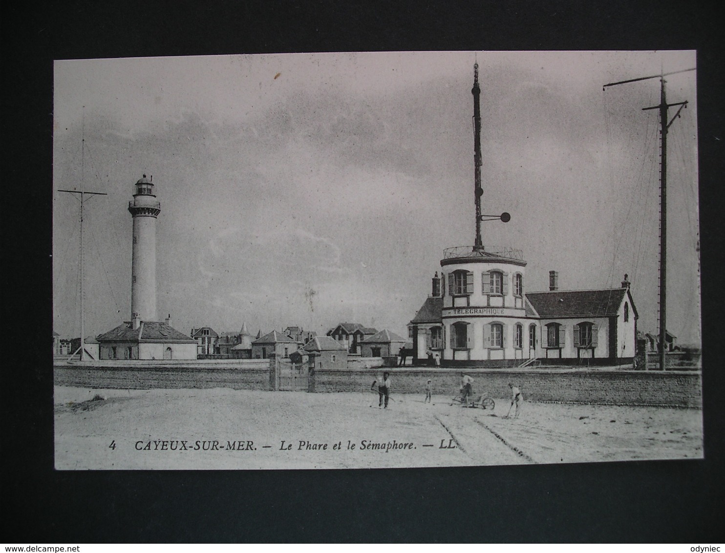 Cayeux-sur-Mer.-Le Phare Et Le Semaphore - Picardie