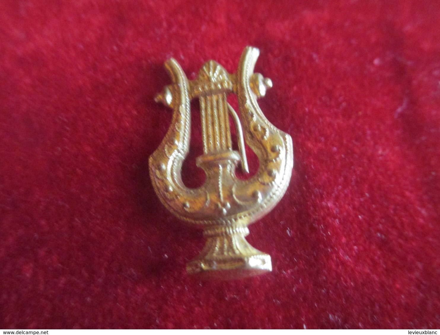 Musique/ Insigne à épingle / Lyre/ Laiton Embouti /Vers 1930 - 1950         PART262 - Other Products