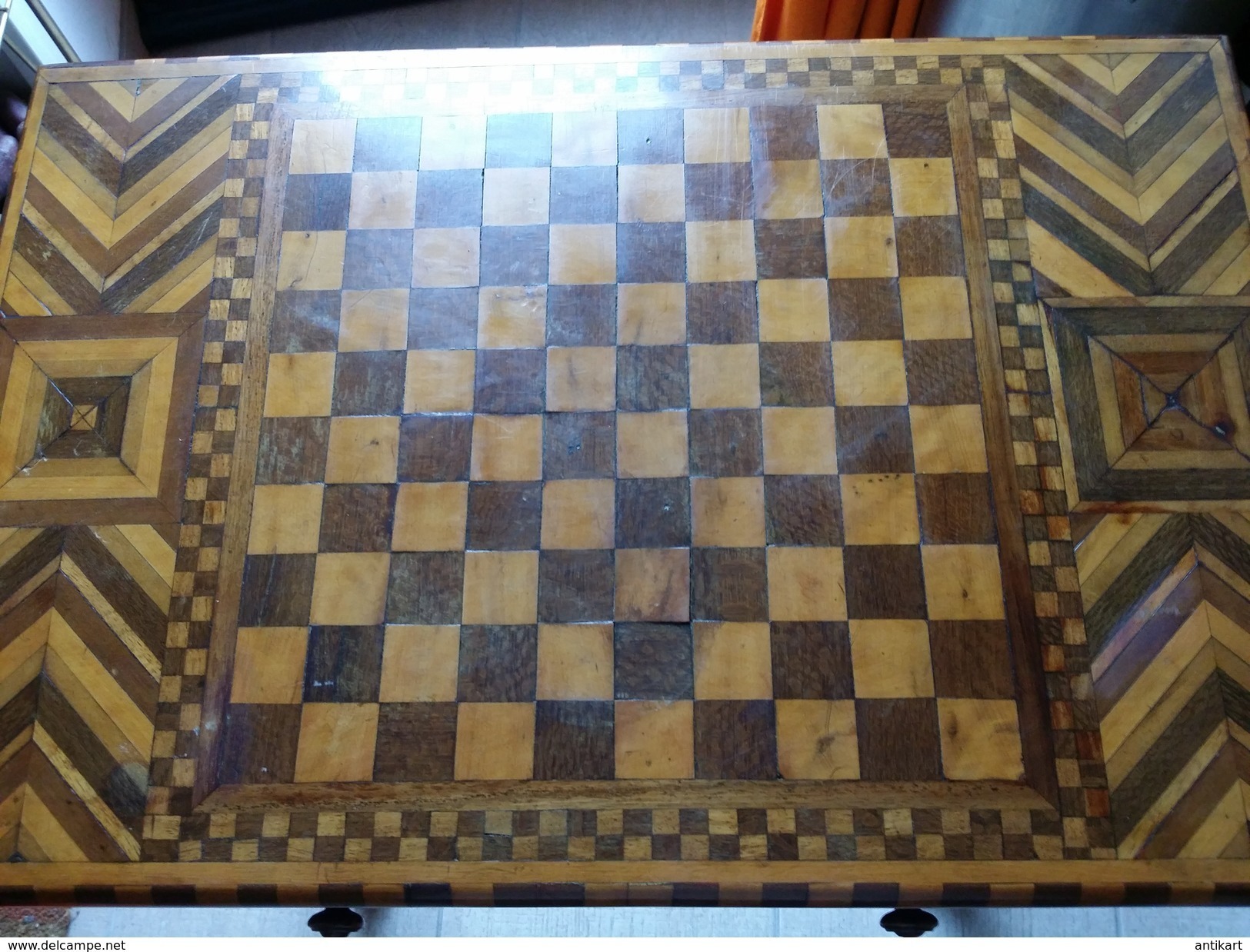 Petite table à jeu marquetée XIXe - Damier,4 tiroirs