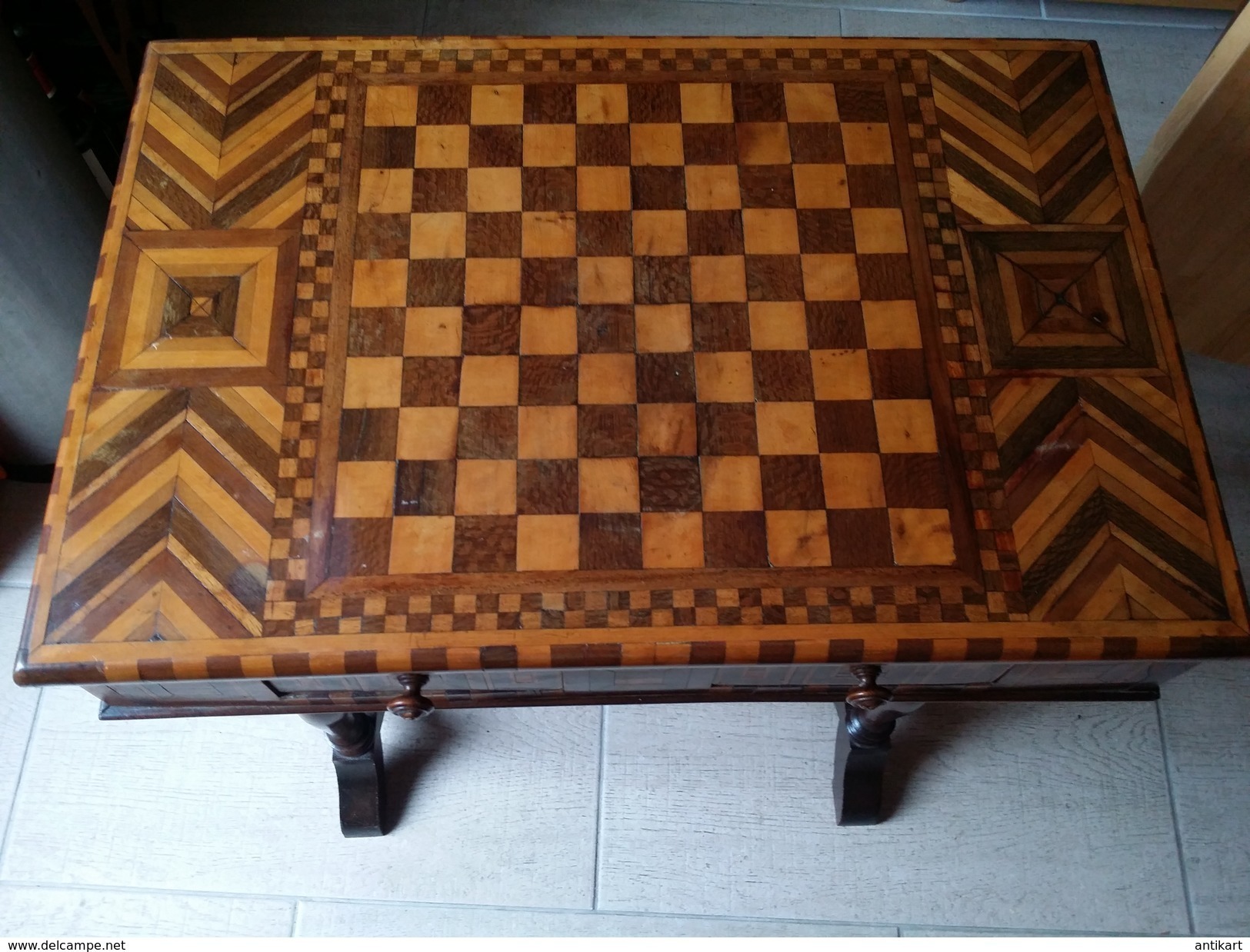 Petite table à jeu marquetée XIXe - Damier,4 tiroirs