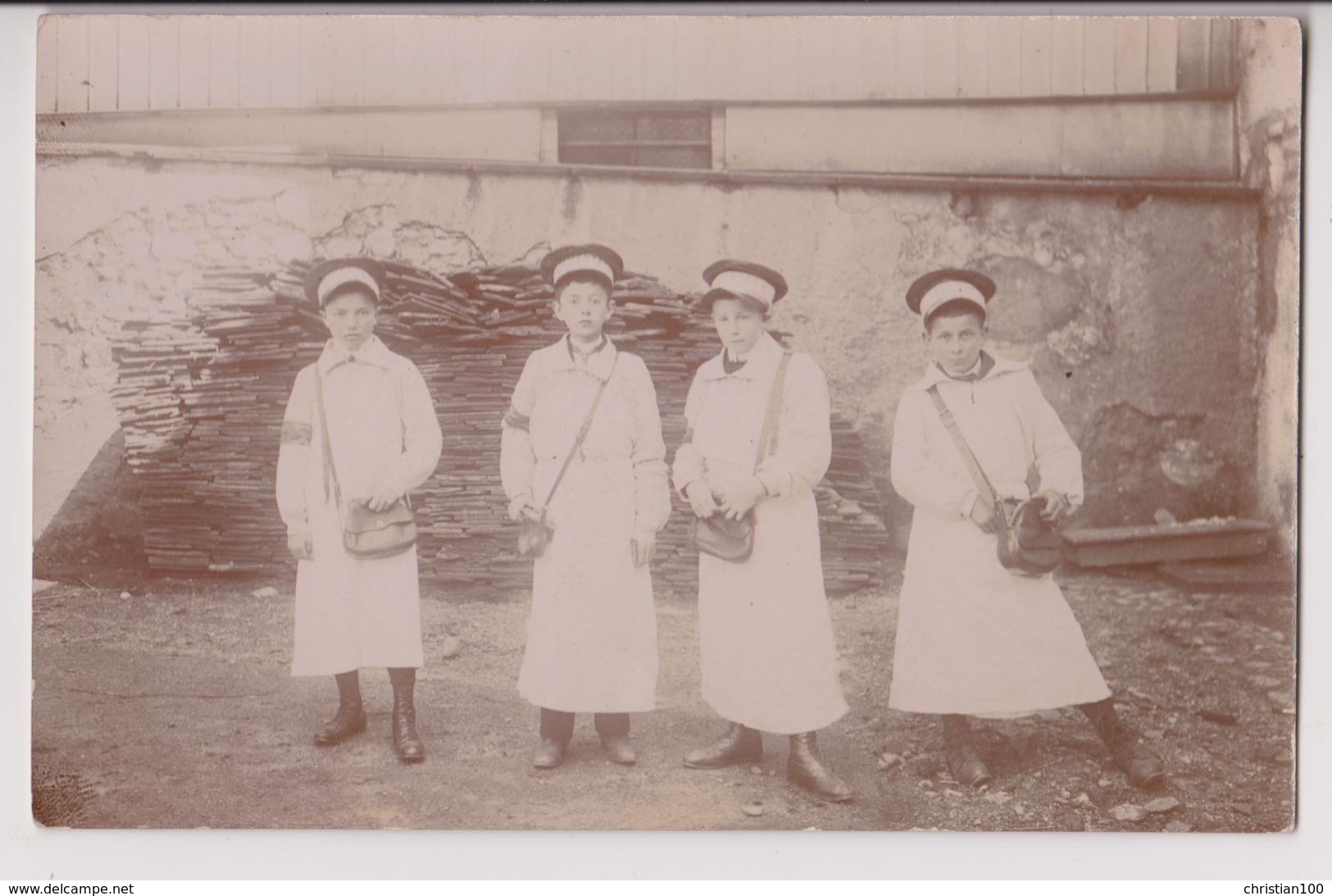 CARTE PHOTO : DES ENFANTS COLLECTEURS D'ARGENT ? - SACOCHES - 2 SCANS - - A Identifier