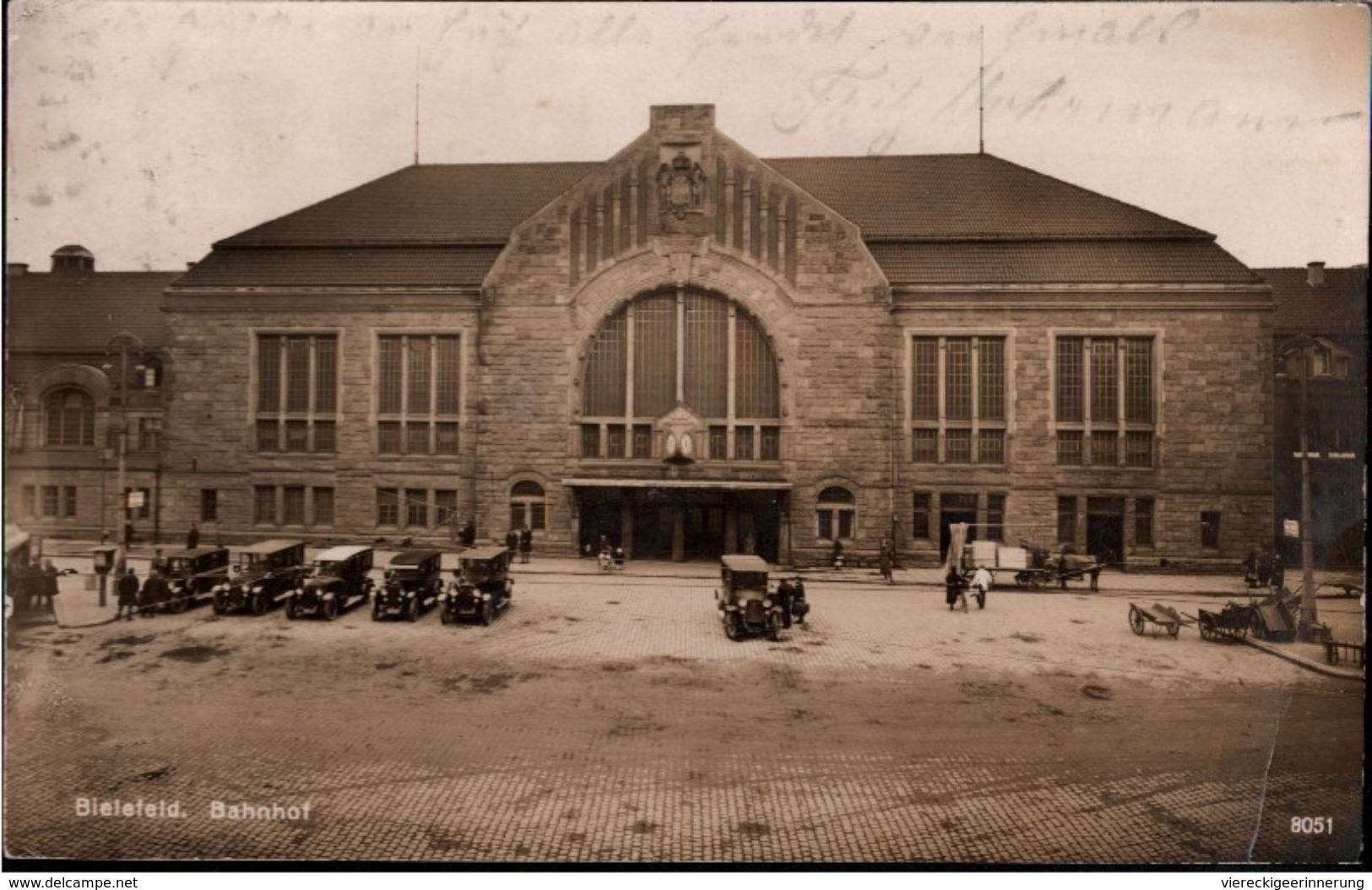 ! Alte Fotokarte Bielefeld Bahnhof, Gare, Autos, Photo, Verlag H. Rubin & Co., Dresden - Stations - Zonder Treinen