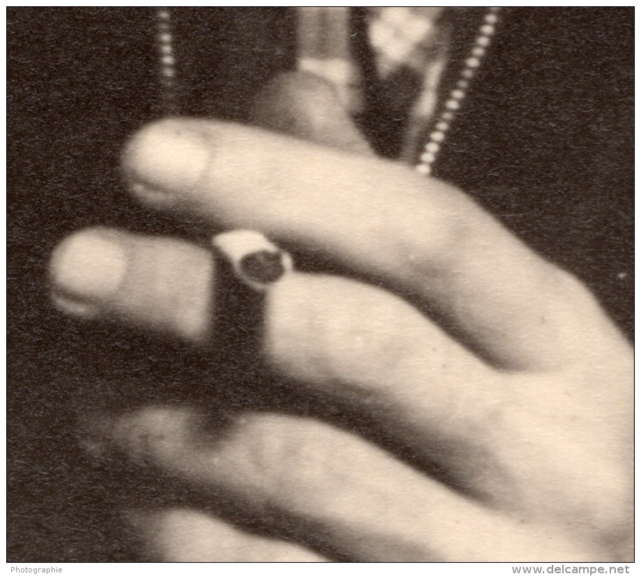 Homme Souriant Tenant Une Bouteille De Jamaica Rhum? Cigarette Ancienne Photo 1930's - Other & Unclassified