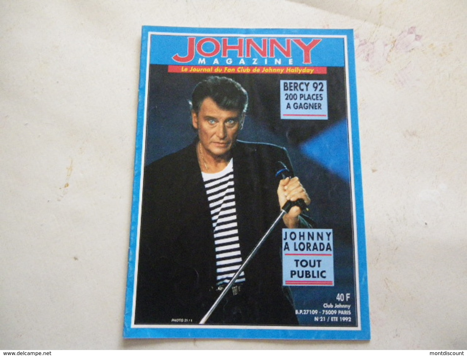 JOHNNY HALLYDAY VOIR PHOTO ANCIEN MAGAZINE FAN- CLUB... REGARDEZ MES VENTES ! J'EN AI D'AUTRES - Magazines & Catalogs