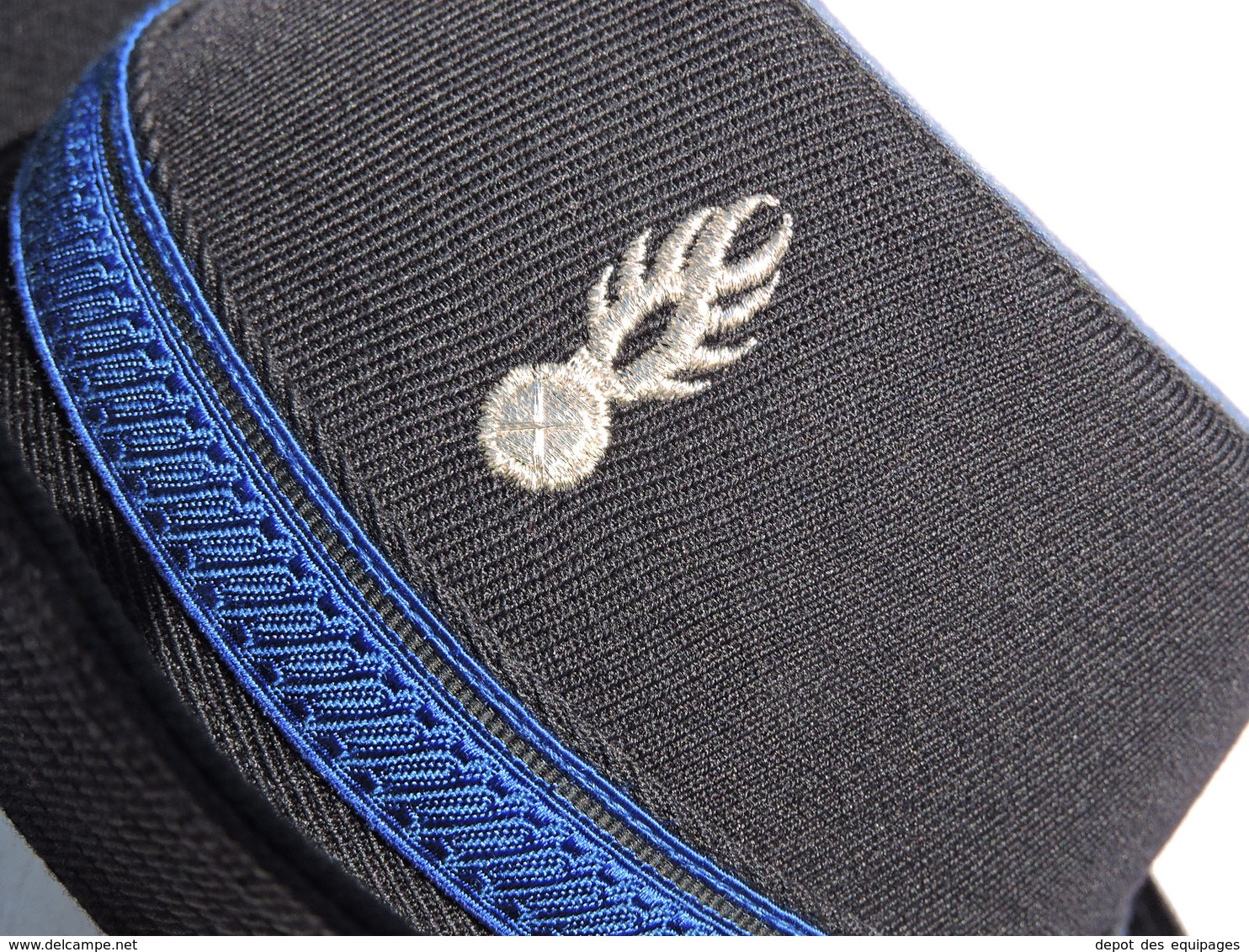 ANCIEN TRICORNE PERSONNEL FEMININ GENDARME AUXILIAIRE + CRAVATE état 100% neuf