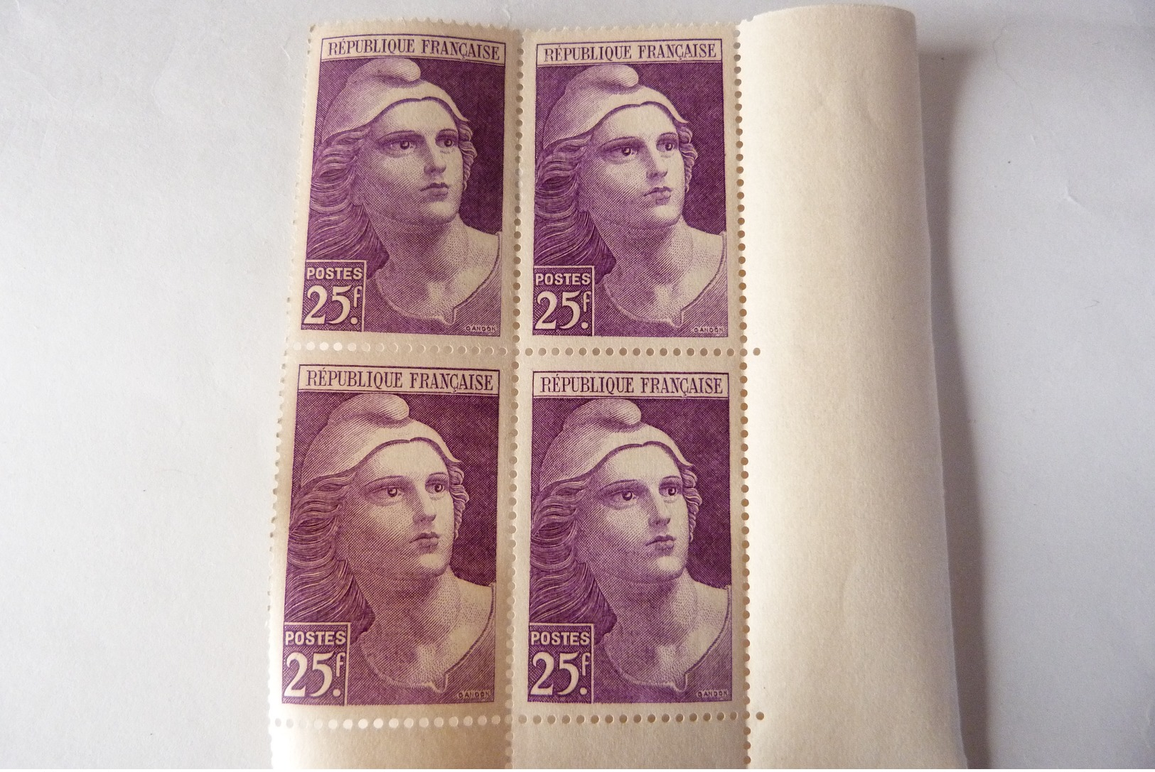 FRANCE Bloc Neuf ** Luxe De 4 Timbres / Coin Daté 30/04/1945 " Marianne De Gandon  "  Yvert & Tellier  N°731 - 1945-54 Marianne De Gandon