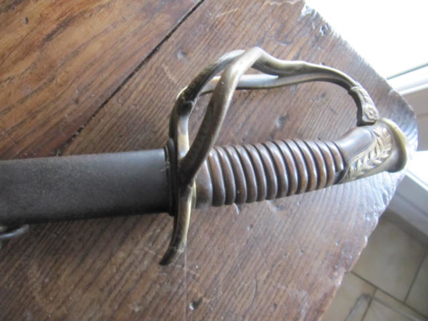 SABRE ANCIEN  Avec FOURREAU - Armes Blanches