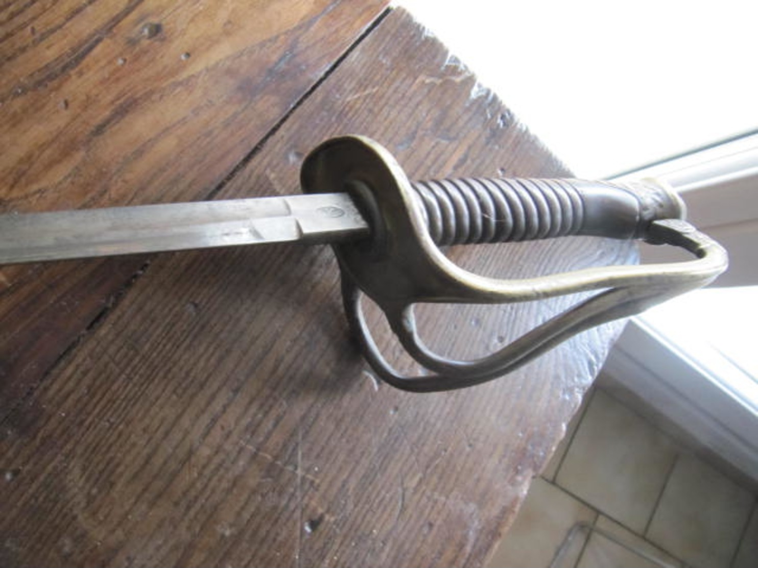 SABRE ANCIEN  Avec FOURREAU - Armes Blanches