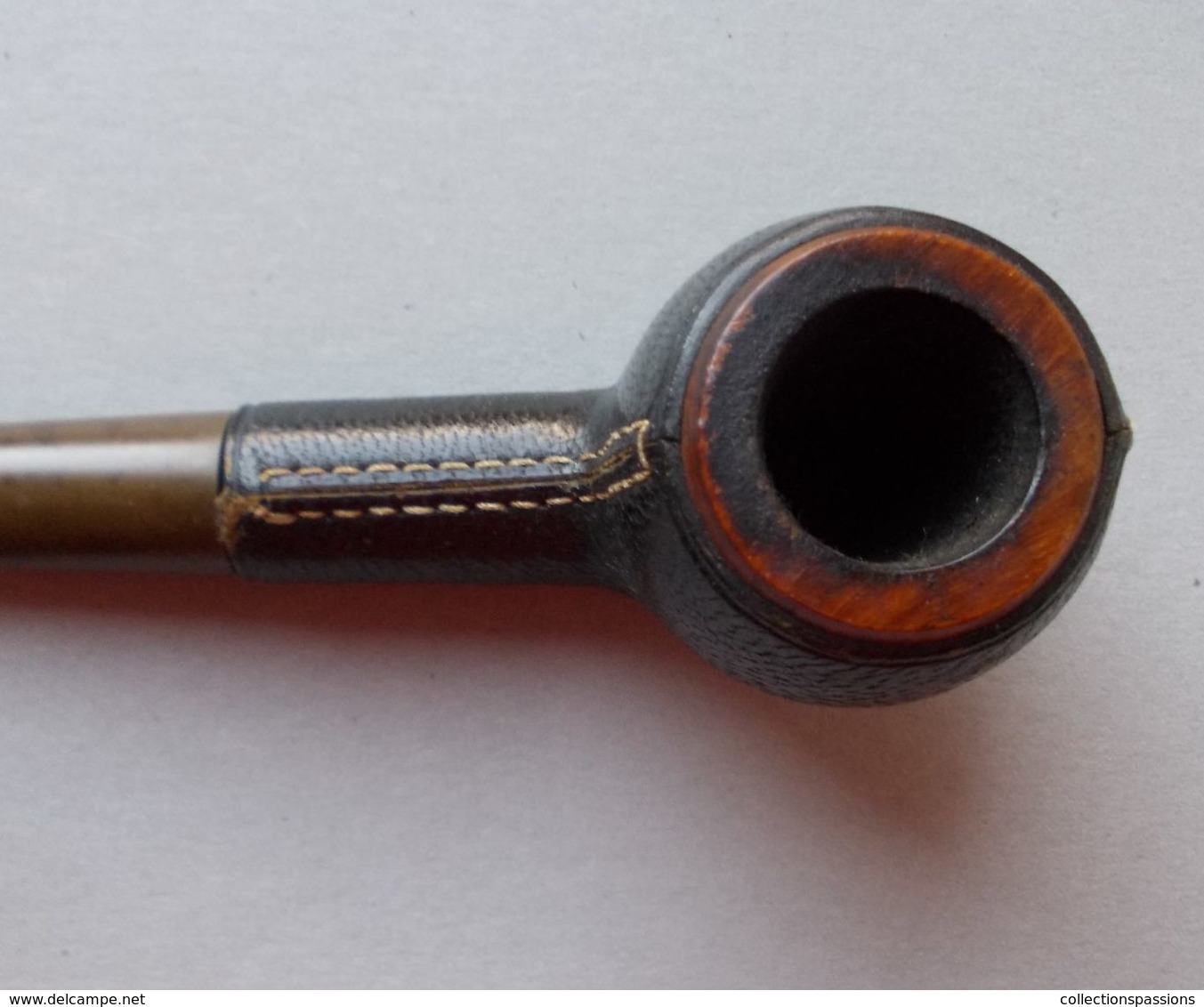 - Ancienne Pipe - Myon - Pipe Gainée De Cuir - - Pipes En Bruyère