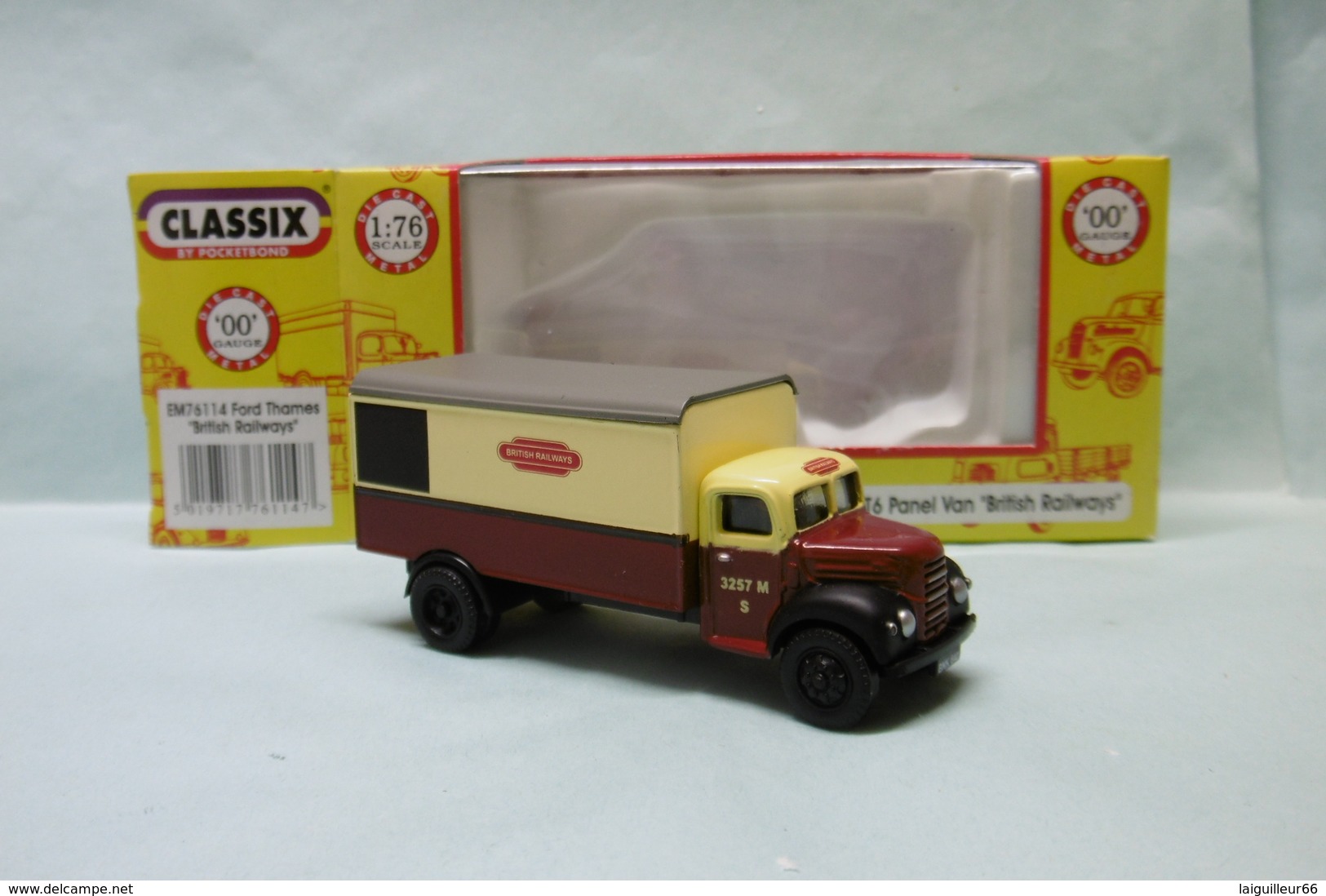 Classix - CAMION FORD THAMES ET6 Panel Van British Railways Réf. EM76114 BO OO 1/76 - Vehiculos De Carretera