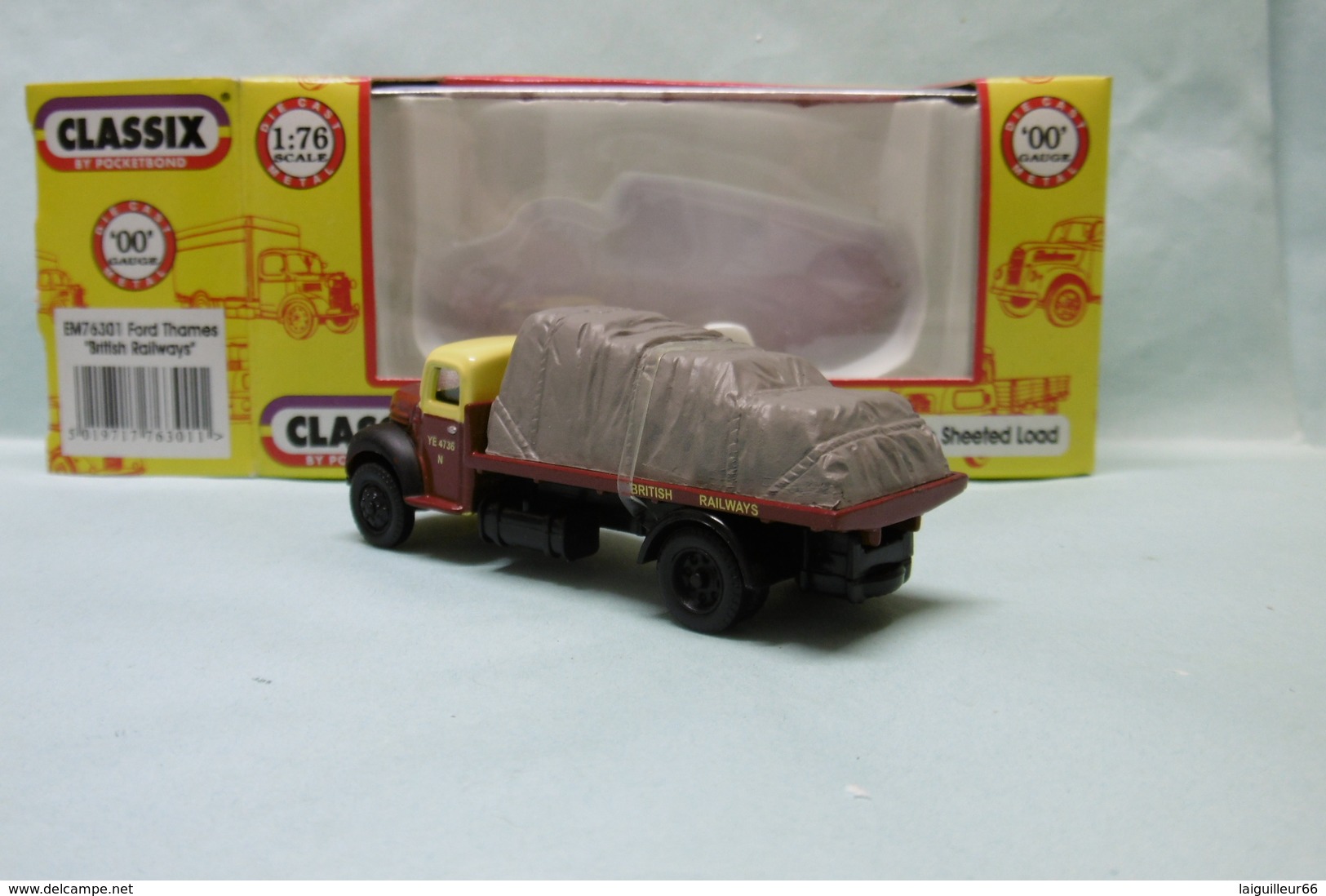 Classix - CAMION FORD THAMES ET6 Flat Bed British Railways + Chargement Réf. EM76301 BO OO 1/76 - Vehiculos De Carretera