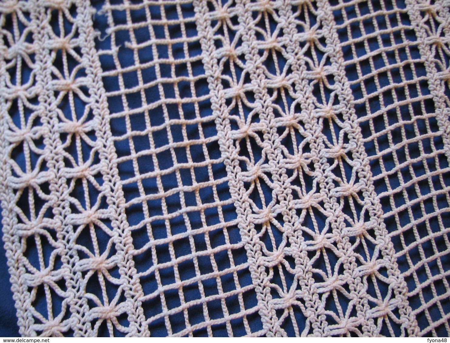 5 - 4 Rideaux  Au Crochet - Tischdecken/Servietten