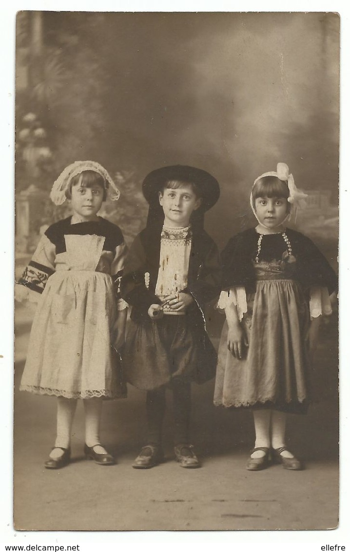 CPA Carte Photo Folklore De Bretagne - Trois Enfants En Costume Breton - 1928 - Voir Scan Quelques Imperfectins - Autres & Non Classés