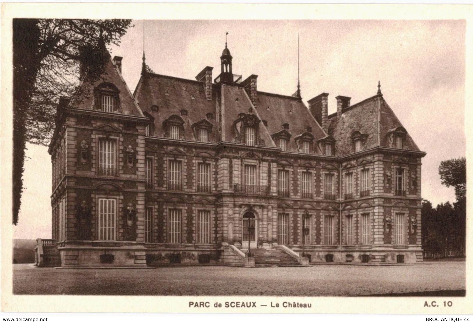 LOT N°194 - LOT DE 30 CARTES DE SCEAUX - LE CHATEAU ET LE LYCEE MARIE CURIE