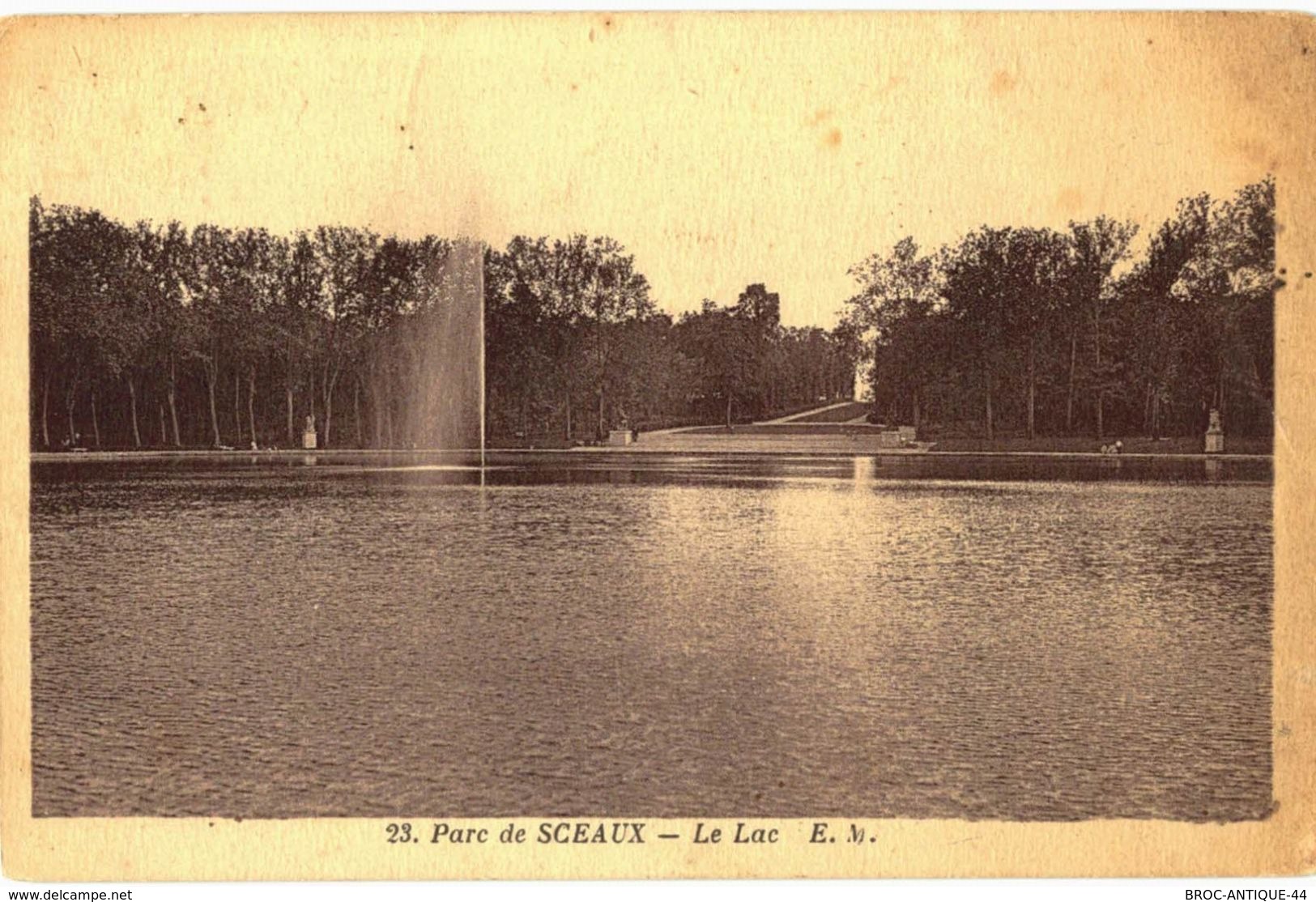 LOT N°194 - LOT DE 30 CARTES DE SCEAUX - LE CHATEAU ET LE LYCEE MARIE CURIE