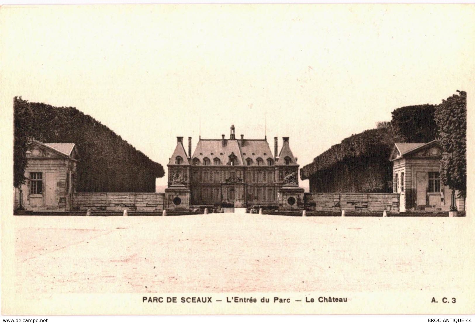 LOT N°194 - LOT DE 30 CARTES DE SCEAUX - LE CHATEAU ET LE LYCEE MARIE CURIE