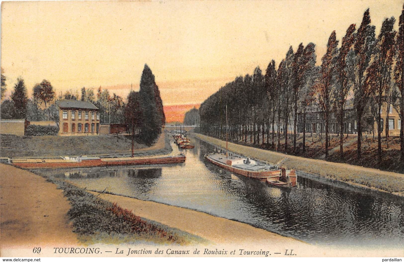 59.  TOURCOING.  LA JONCTION DES CANAUX DE ROUBAIX ET TOURCOING.  PENICHES. - Tourcoing