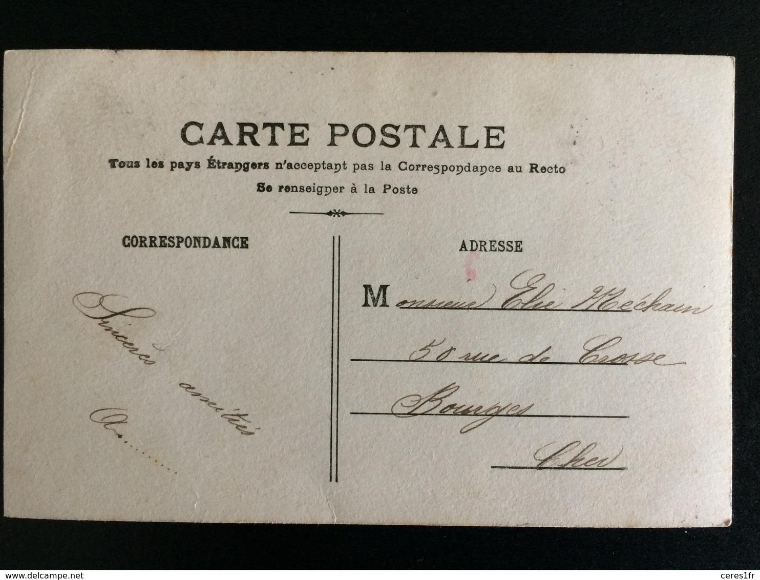 CPF020 - Carte Postale Fantaisie - Femme Assise à Une Table Avec Des Fleurs - Sonstige & Ohne Zuordnung