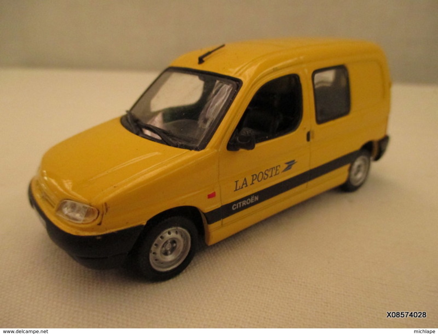 VOITURE Miniature  1/43 Em CITROEN  BERLINGO -  La Poste  PEINTURE D'ORIGINE Jaune Etat Proche Du Neuf - Jouets Anciens