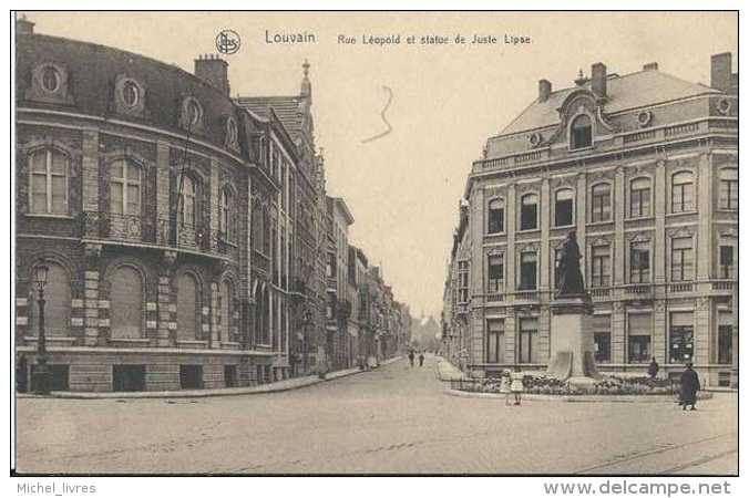 Leuven - Louvain - Rue Leopold Et Statue De Juste Lipse - Pas Circulé - Animée - TBE - Leuven