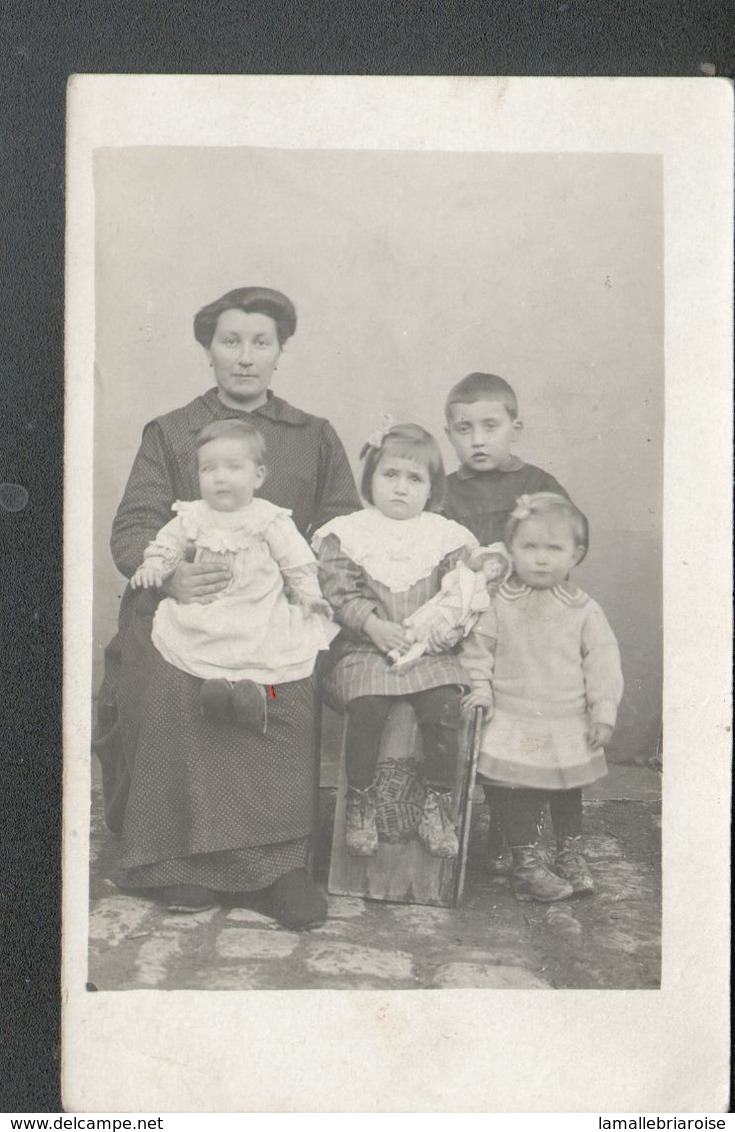 18, Nerondes, Carte Photo Avec Famille De Nerondes Datée Du 30/01/1916 - Nérondes