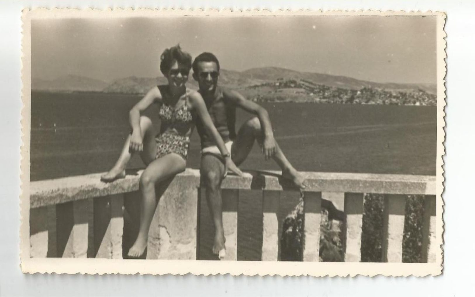 VINTAGE ORIGINAL PHOTO COUPLE LADY WOMAN AND GUY MAN HOMME IN SWIM SUIT - GAY INTEREST - 3. - Personnes Anonymes