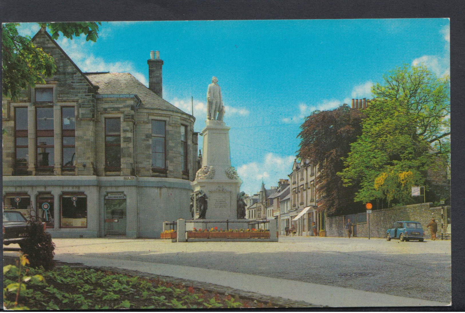 Scotland Postcard - Mungo Park Statue And High Street, Selkirk    DC1511 - Selkirkshire