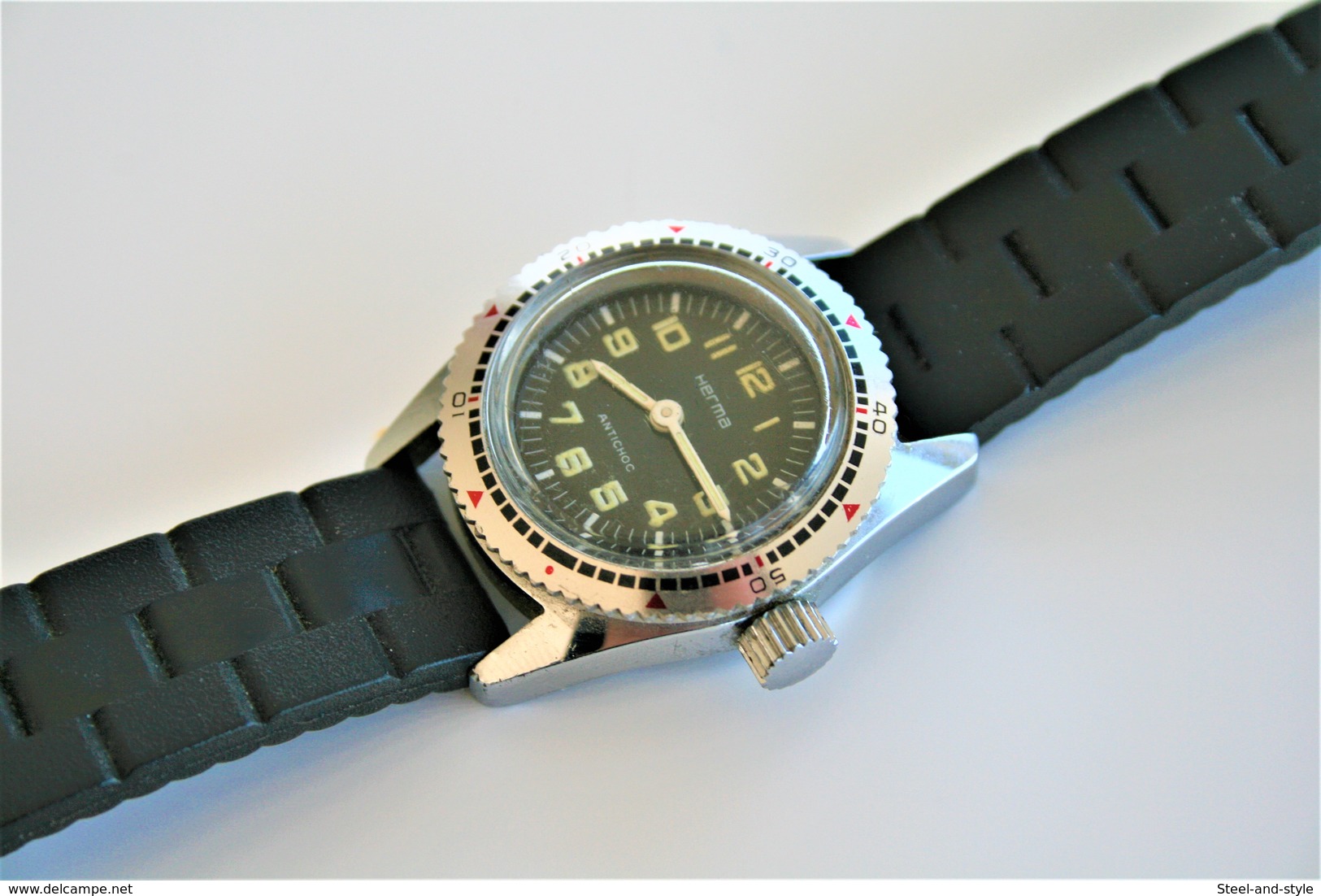 watches : HERMA HAND WIND ANTICHOC DIVER LADIES RARE - swiss made - running -