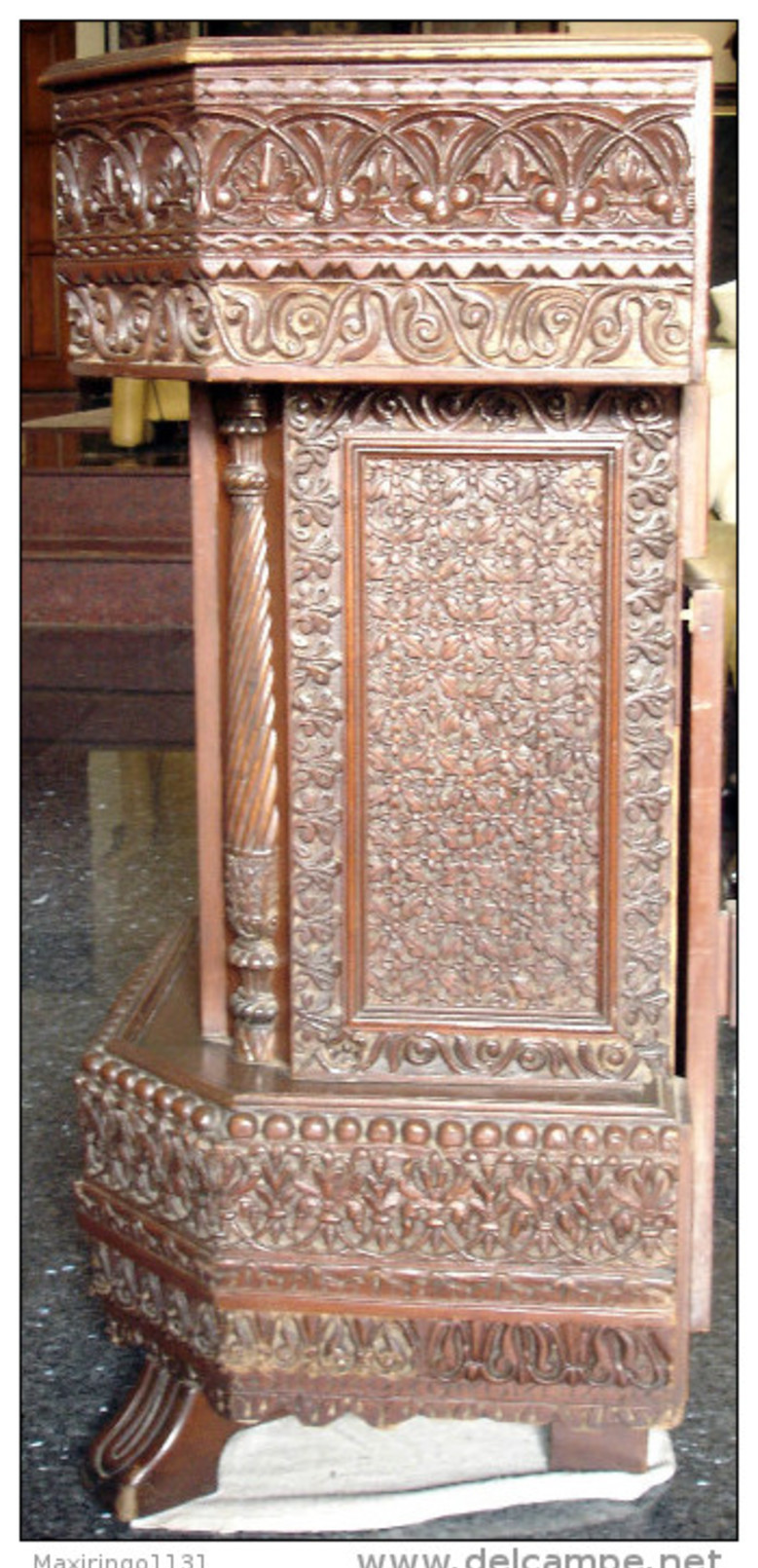 Antique Crafted Teak Rostrum Of Traditional Moslem Malay - Autres & Non Classés