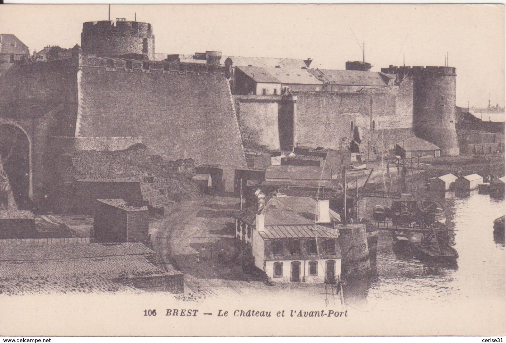 CPA -  106. Brest - Le Château Et L'avant Port - Brest