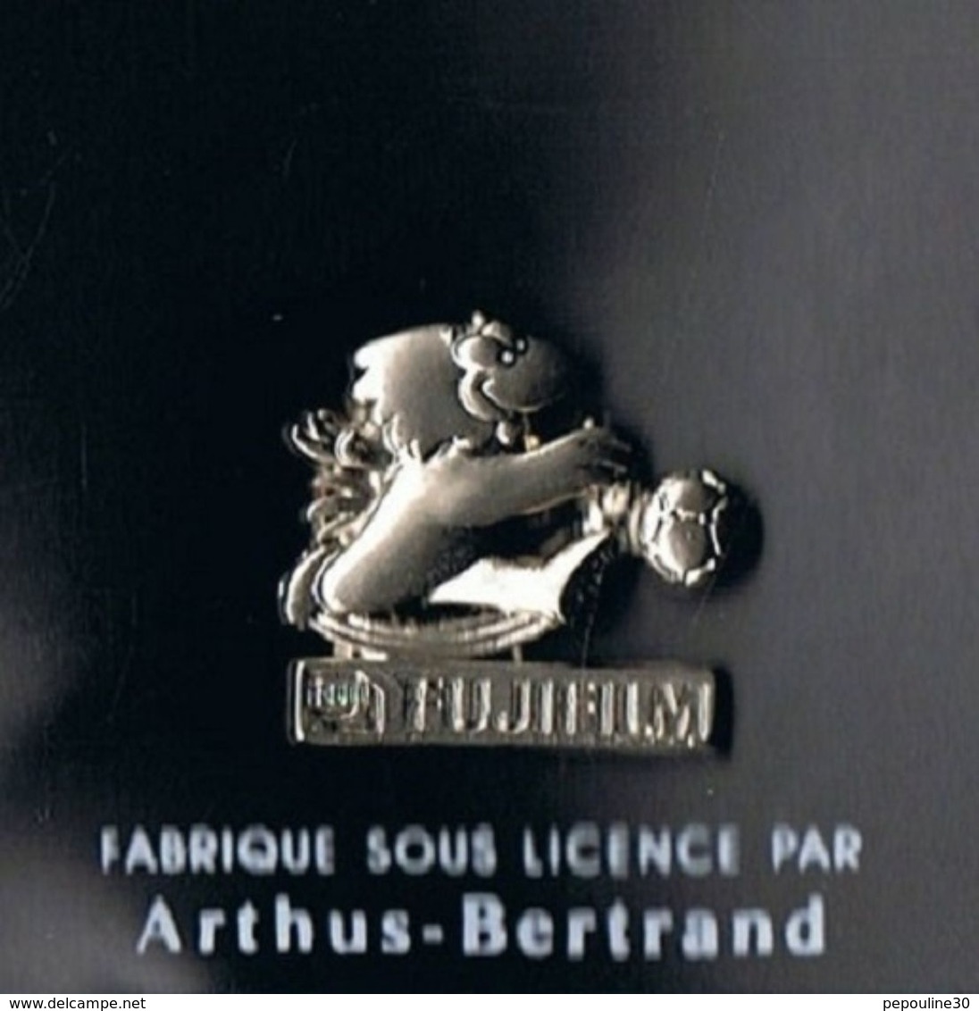 1 PIN'S //   ** FOOTIX ** COUPE DU MONDE DE FOOTBALL ** 1998 ** FUJIFILM ** . (Arthus Bertrand Paris) - Arthus Bertrand