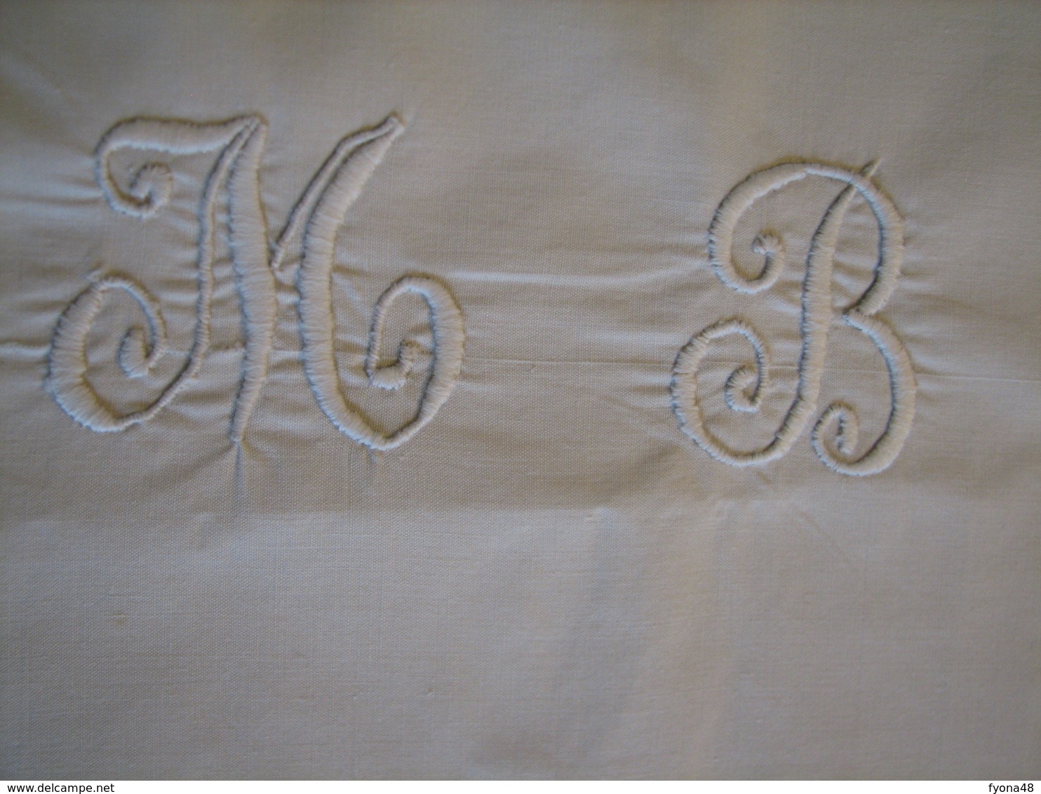 110 - Taie D'oreiller 76 X 76 En Coton  Monogrammée MB - Draps/Couvre-lits