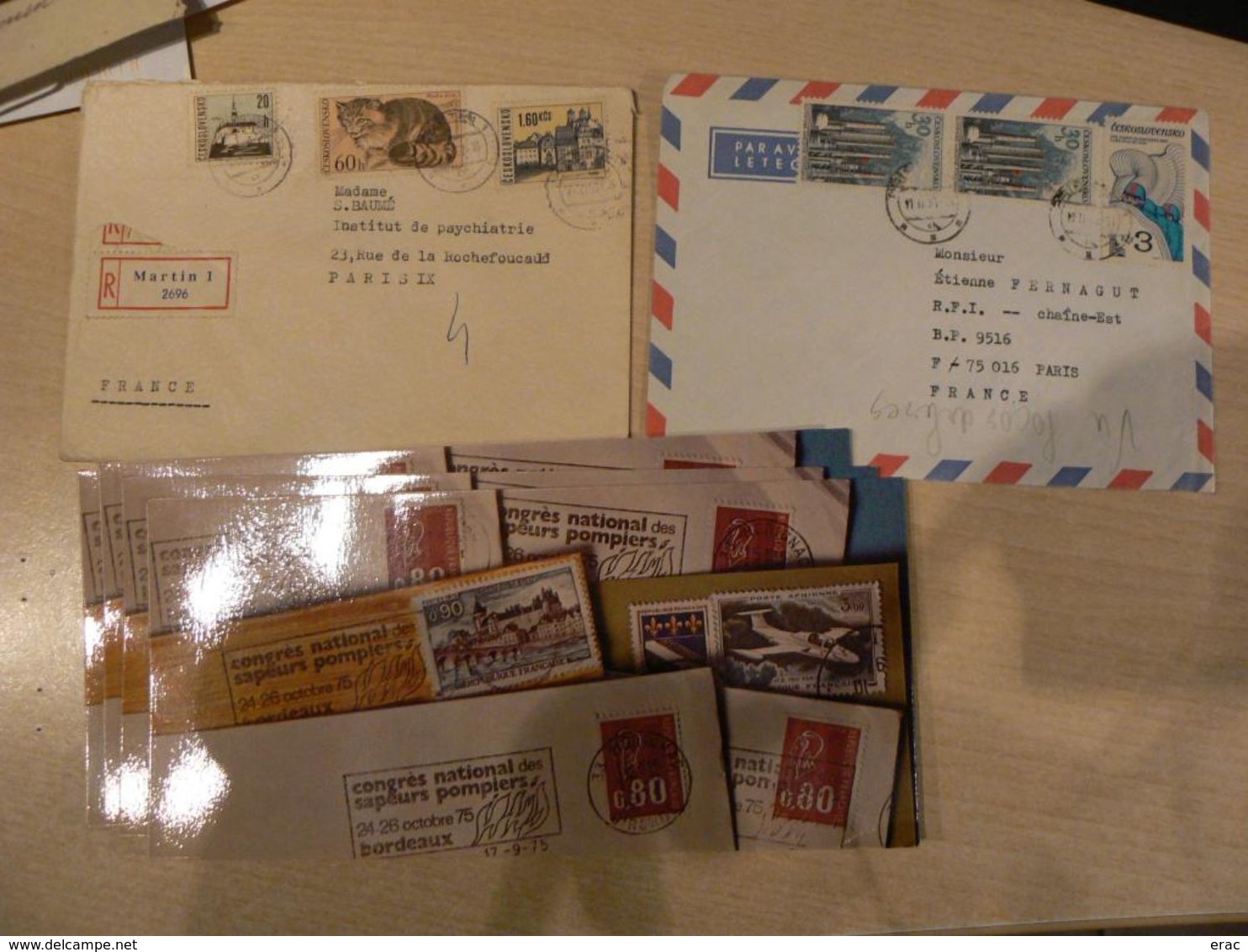 4 kg 500 environ de timbres du Monde (vrac, pochettes, petits albums et documents)