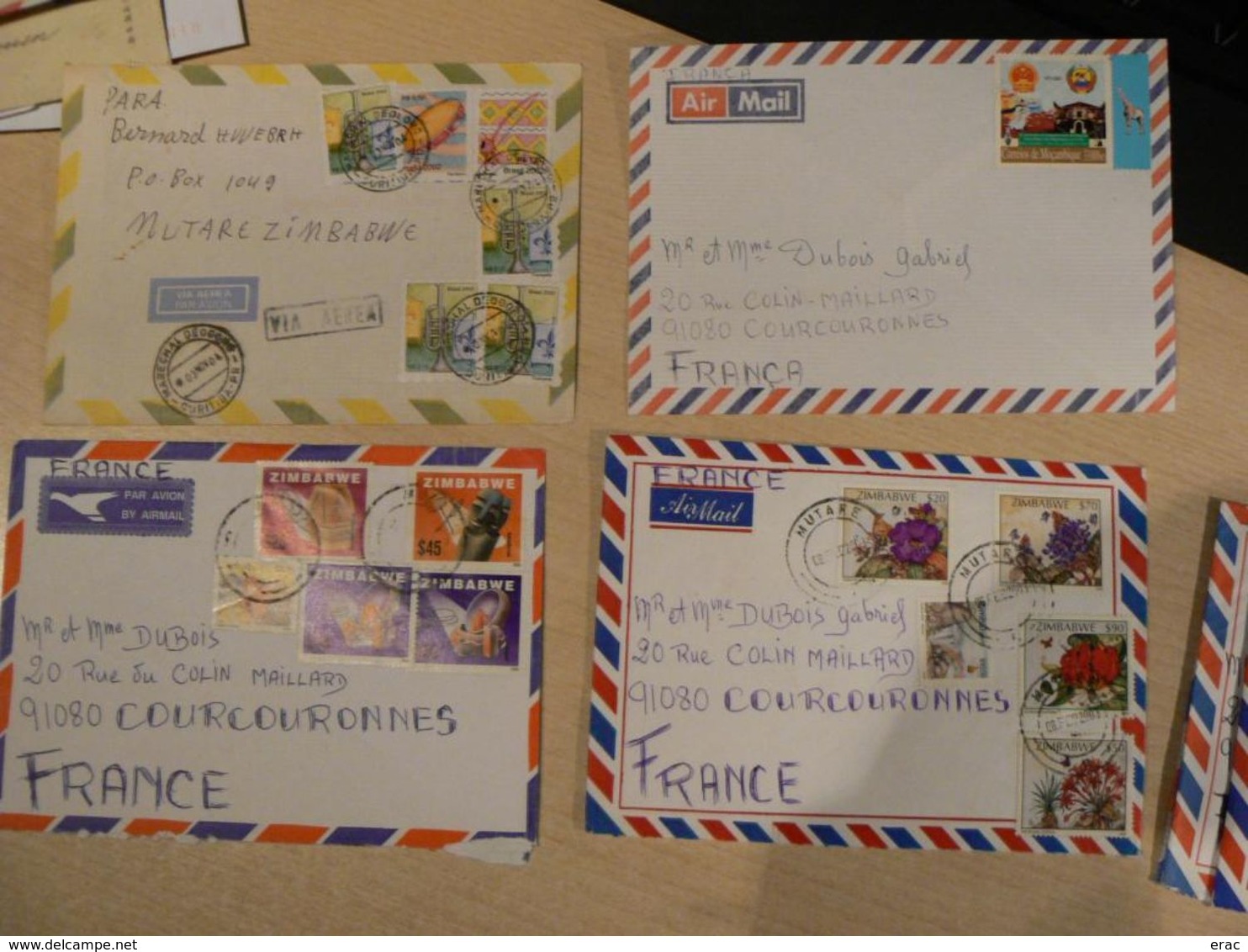 4 kg 500 environ de timbres du Monde (vrac, pochettes, petits albums et documents)