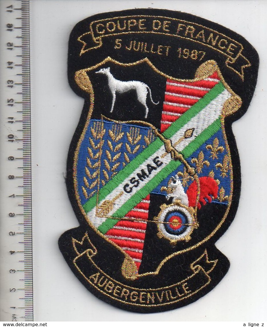 REF 10 : Écusson Patch Thème TIR A L'ARC Archerie Archer Arc Club Coupe De France AUBERGENVILLE 1987 - Archery