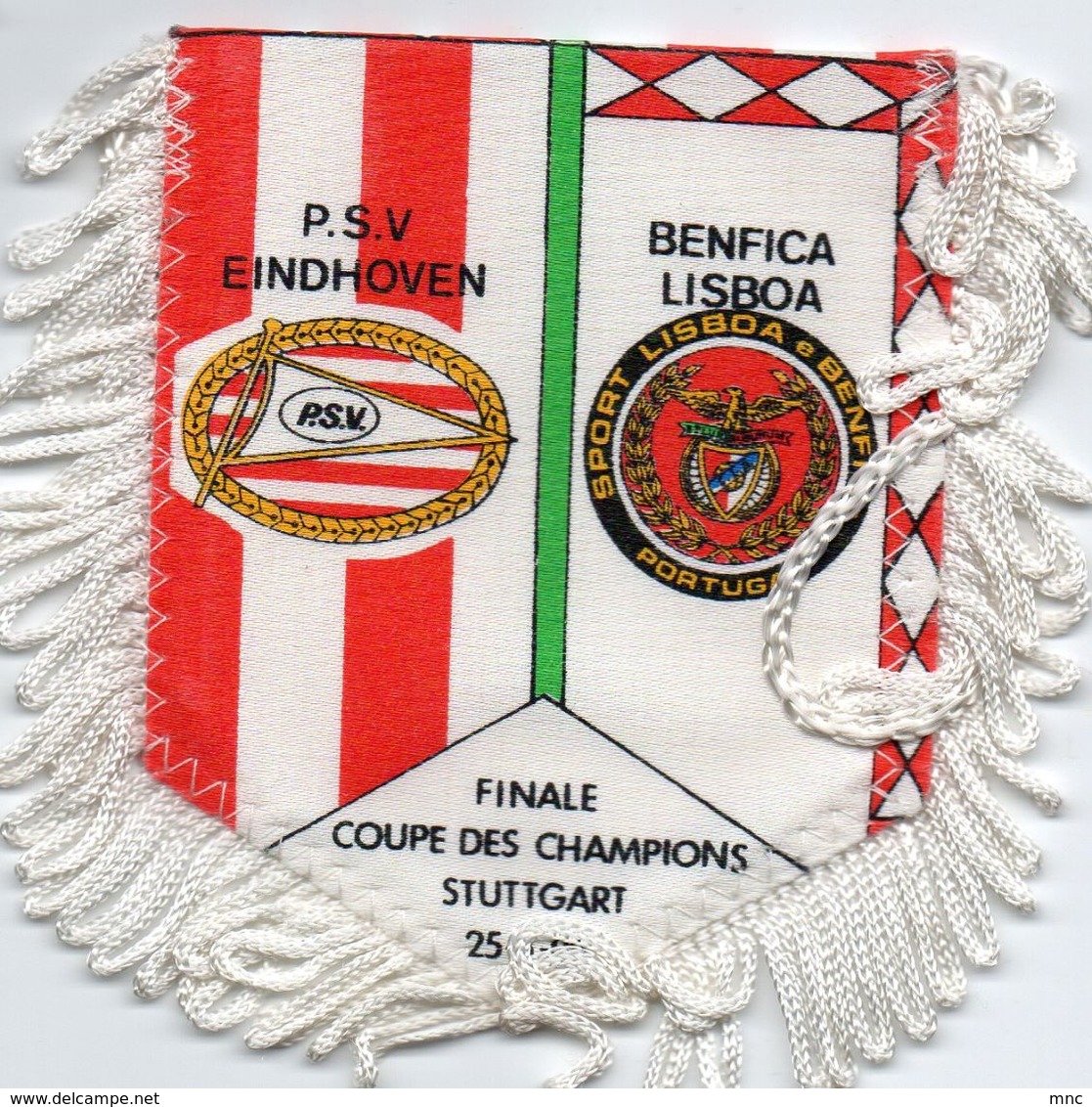 Fanion Du Match PSV EINDHOVEN / BENFICA Finale Coupe Des Champions 1988 - Habillement, Souvenirs & Autres