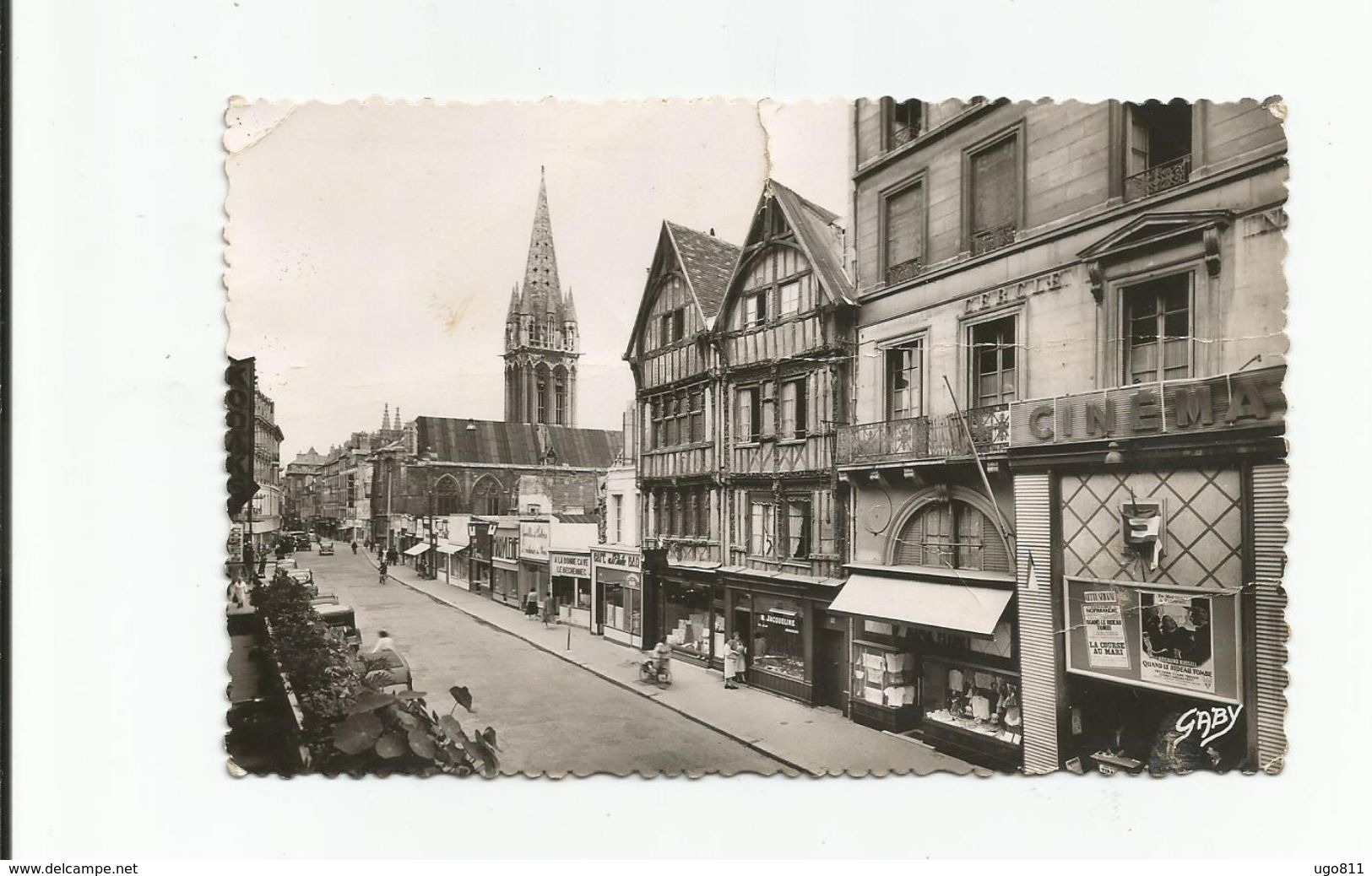 CAEN  -  Rue Saint-Pierre Et L'Eglise Saint-Sauveur - Caen