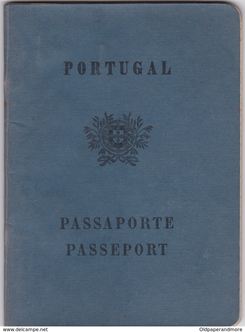 PORTUGAL PASSEPORT  PASSAPORTE REISEPASS - WITH CONSULAR REVENUE FISCAL STAMP - PIDE / DGS - POLITICAL POLICE 1952 - Historische Documenten