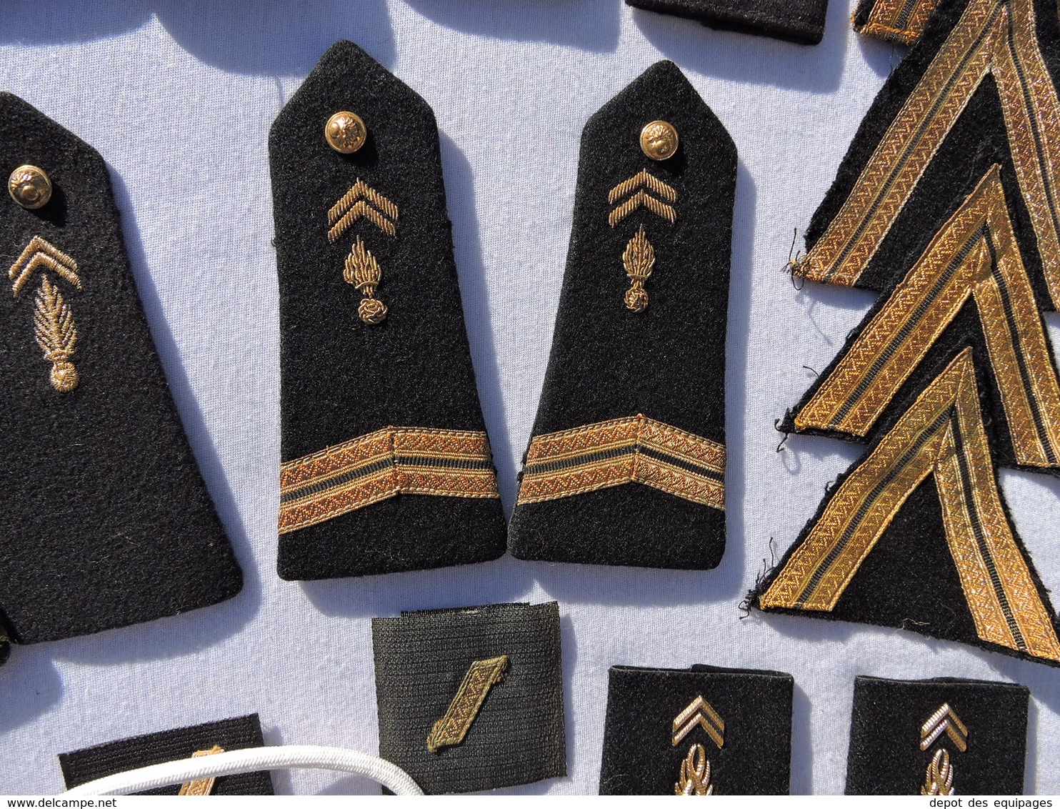 BEL ANCIEN LOT :  EPAULETTES + CHEVRONS DE GRADES -  GENDARMERIE MOBILE - Police & Gendarmerie