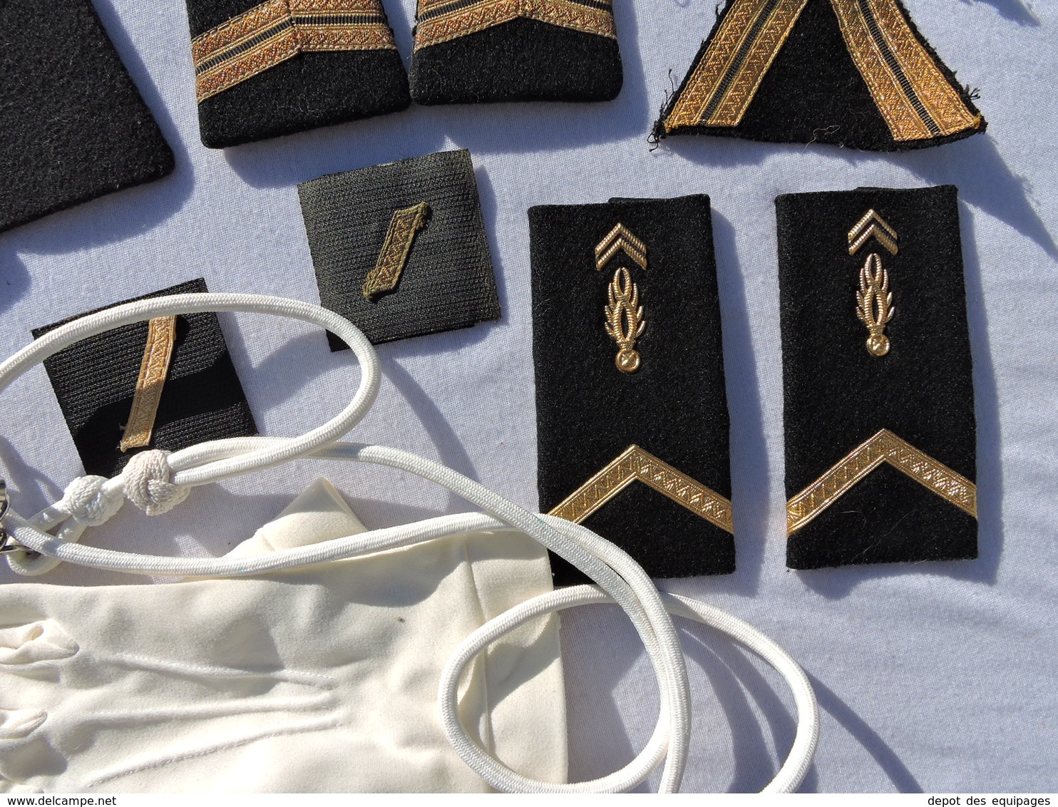 BEL ANCIEN LOT :  EPAULETTES + CHEVRONS DE GRADES -  GENDARMERIE MOBILE