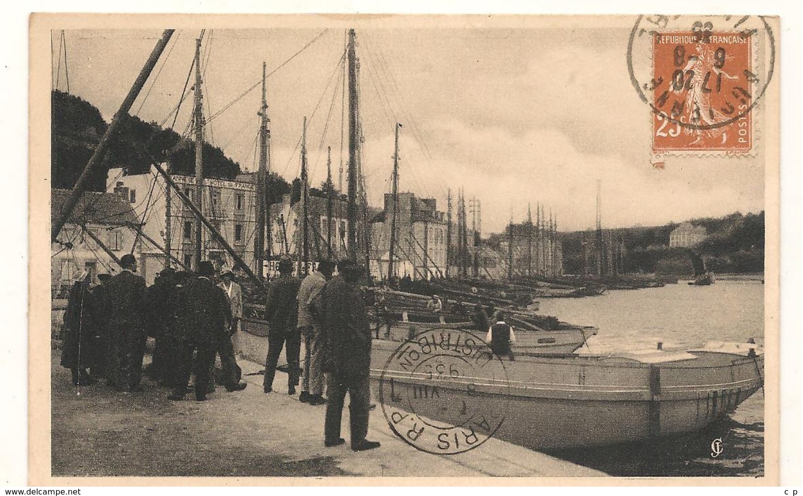 Audierne - Avenue De La Gare Et Le Pont -  CPA° - Audierne