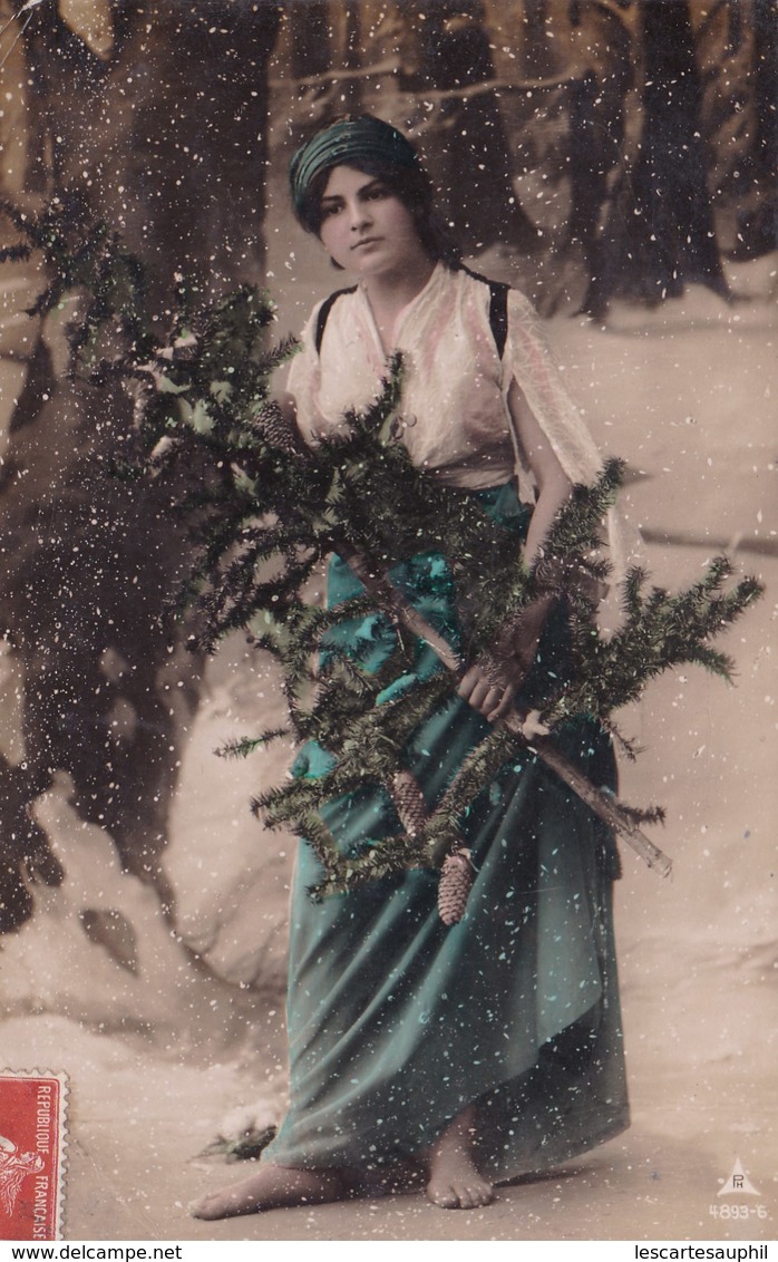 Jeune Fille Avec Sapin De Noel Fond Foret Et Neige Photo Montage 1909 - Otros & Sin Clasificación