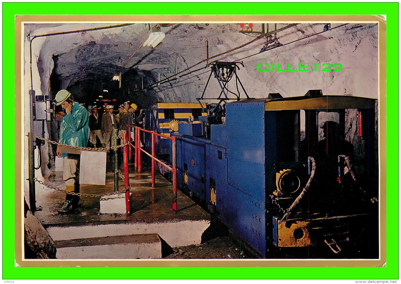 JOHANNESBURG, AFRIQUE DU SUD - BOARDING UNDERGROUND TRAIN IN RAND GOLD MINE - - Zuid-Afrika