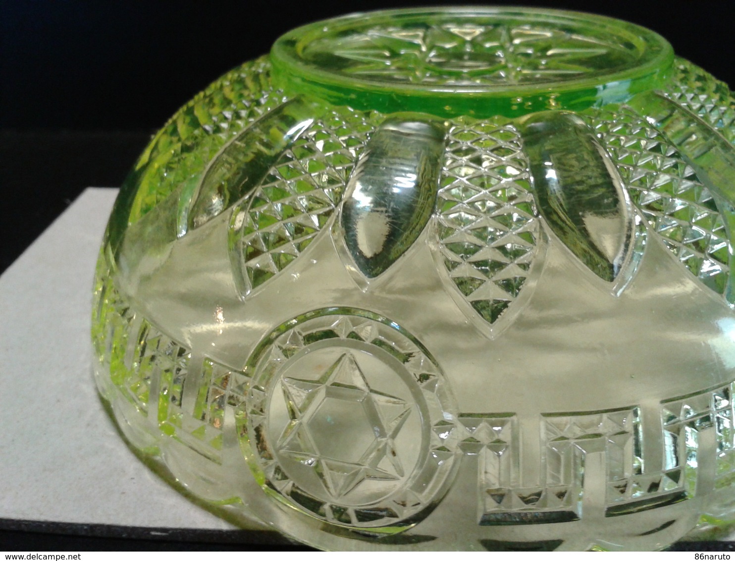 Coupe A Fruit En Ouraline - Glass & Crystal