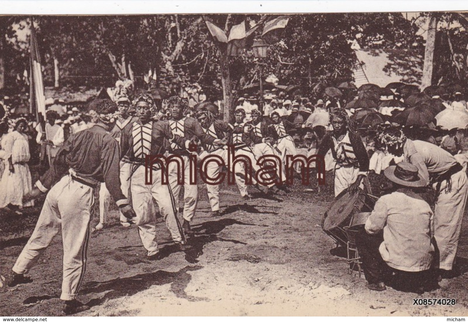 CPA 98 Polynesie Francaise Groupe Folklorique    TB ETAT - Polynésie Française