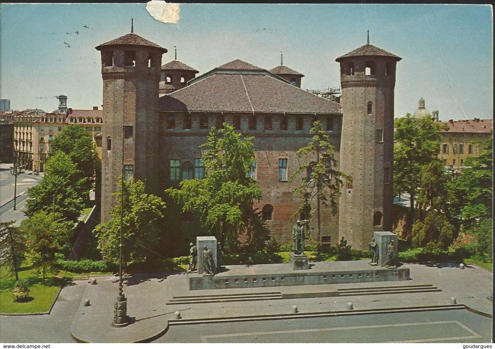 Torino - Piazza Castello E Palazzo Madama - Destination France , Timbre 300 L. "Castello Normanno Svevo-Bari" - Palazzo Madama